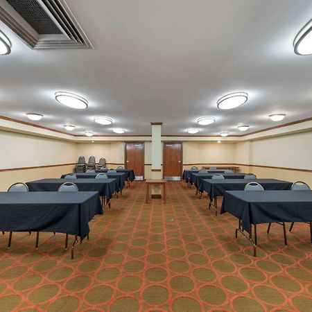 Best Western Louisville East Inn & Suites Exteriér fotografie