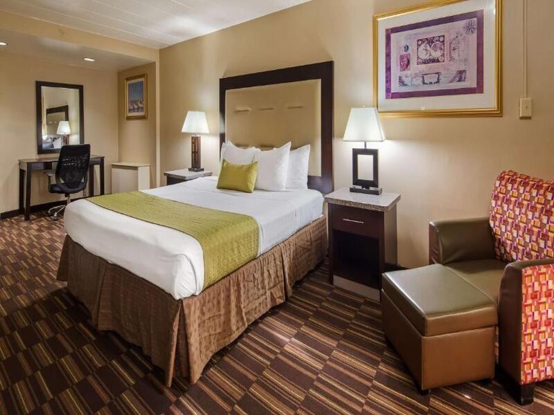 Best Western Louisville East Inn & Suites Exteriér fotografie