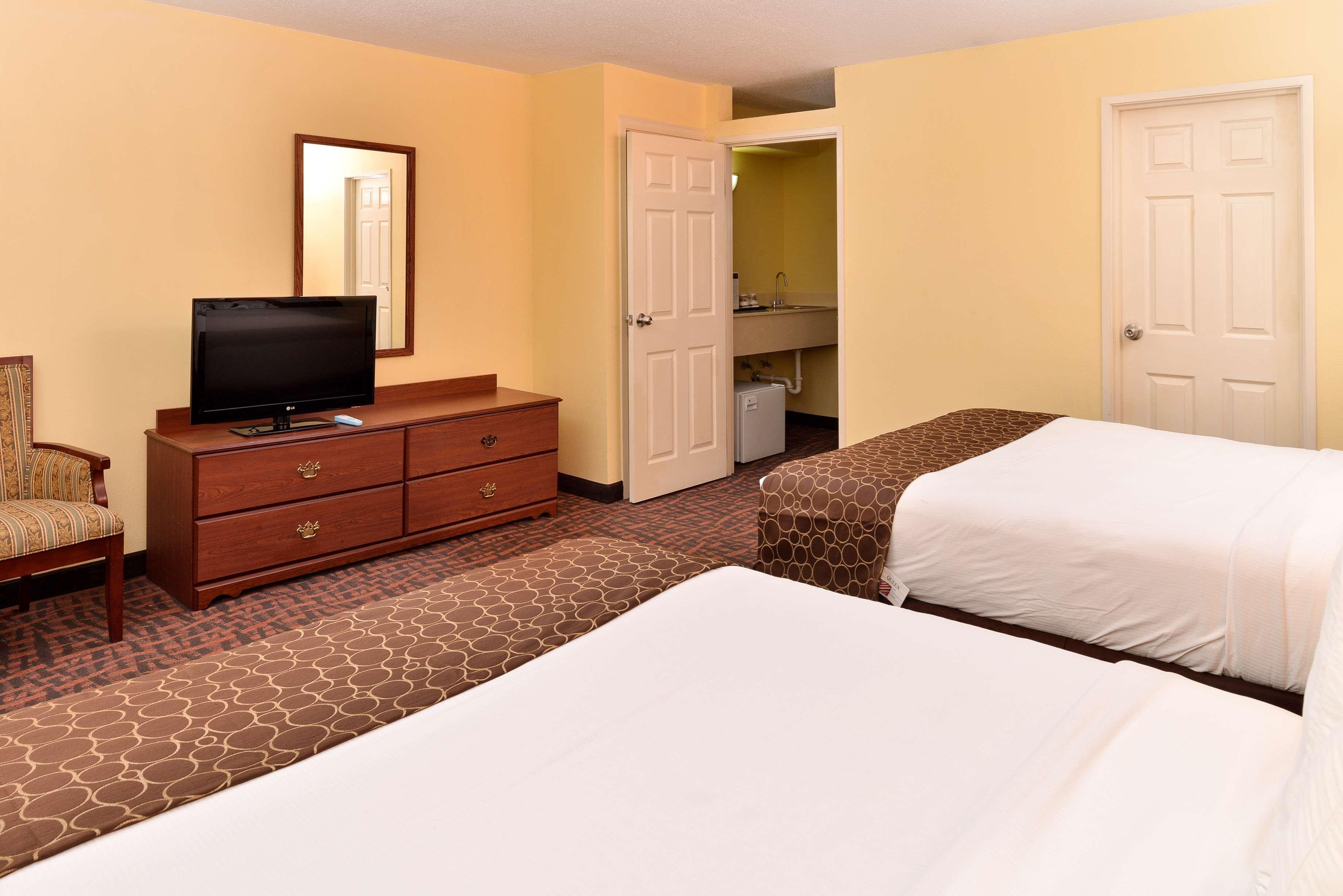 Best Western Louisville East Inn & Suites Exteriér fotografie