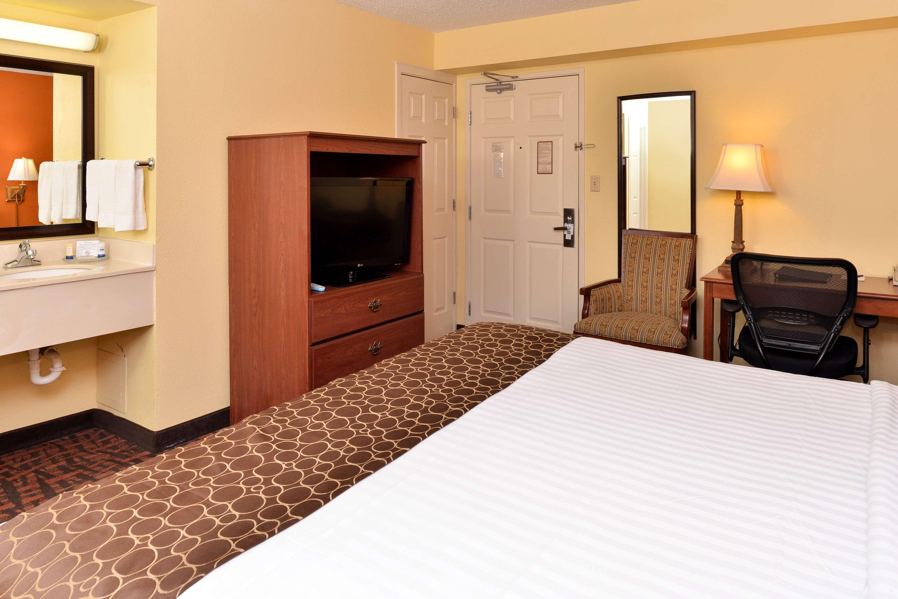 Best Western Louisville East Inn & Suites Exteriér fotografie