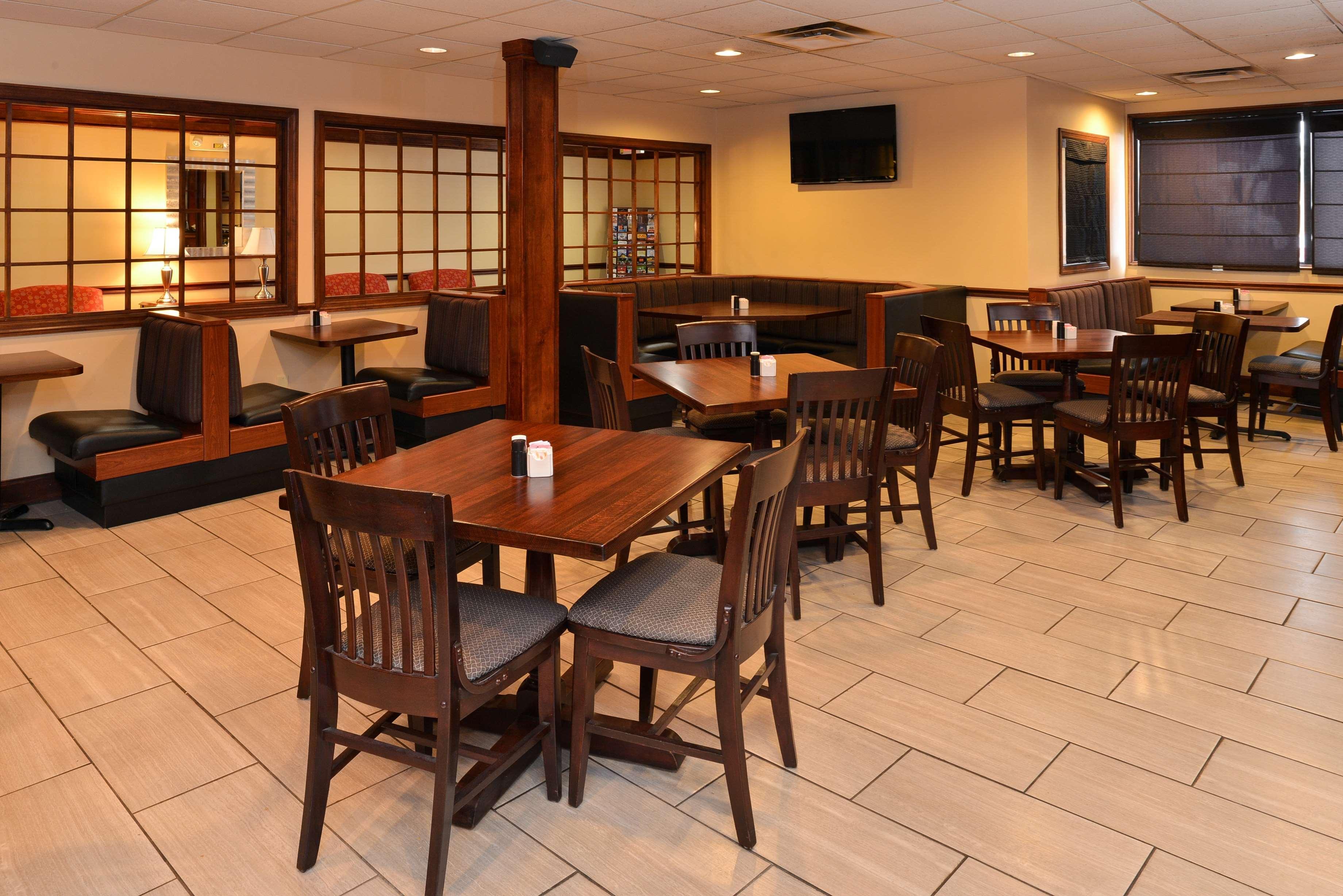 Best Western Louisville East Inn & Suites Exteriér fotografie