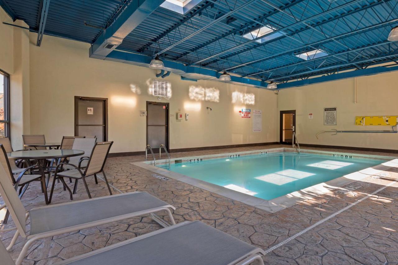 Best Western Louisville East Inn & Suites Exteriér fotografie