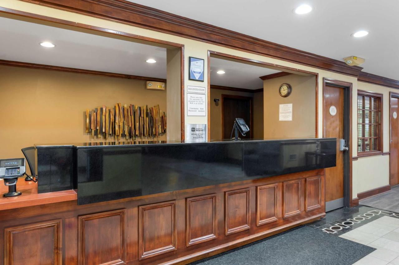 Best Western Louisville East Inn & Suites Exteriér fotografie