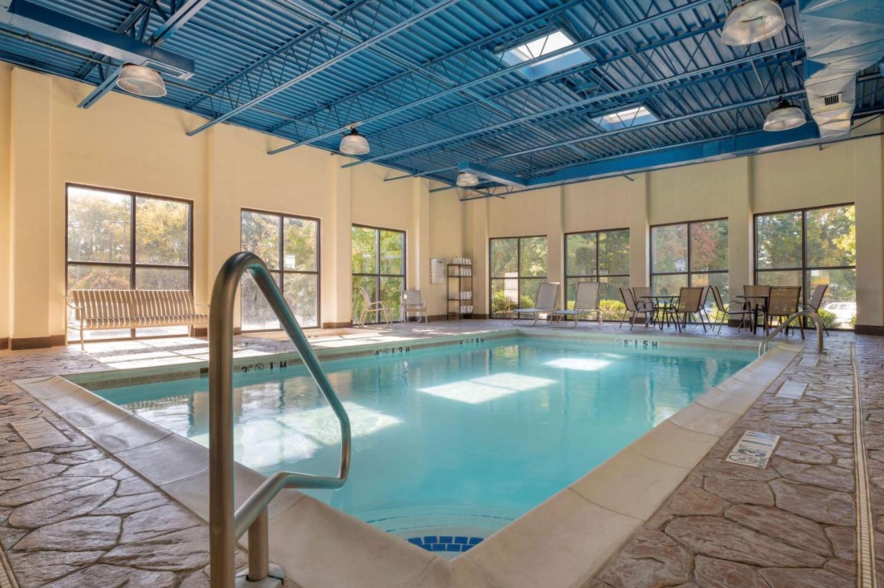 Best Western Louisville East Inn & Suites Exteriér fotografie