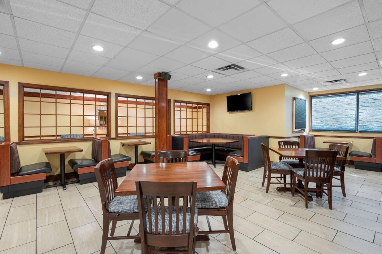 Best Western Louisville East Inn & Suites Exteriér fotografie