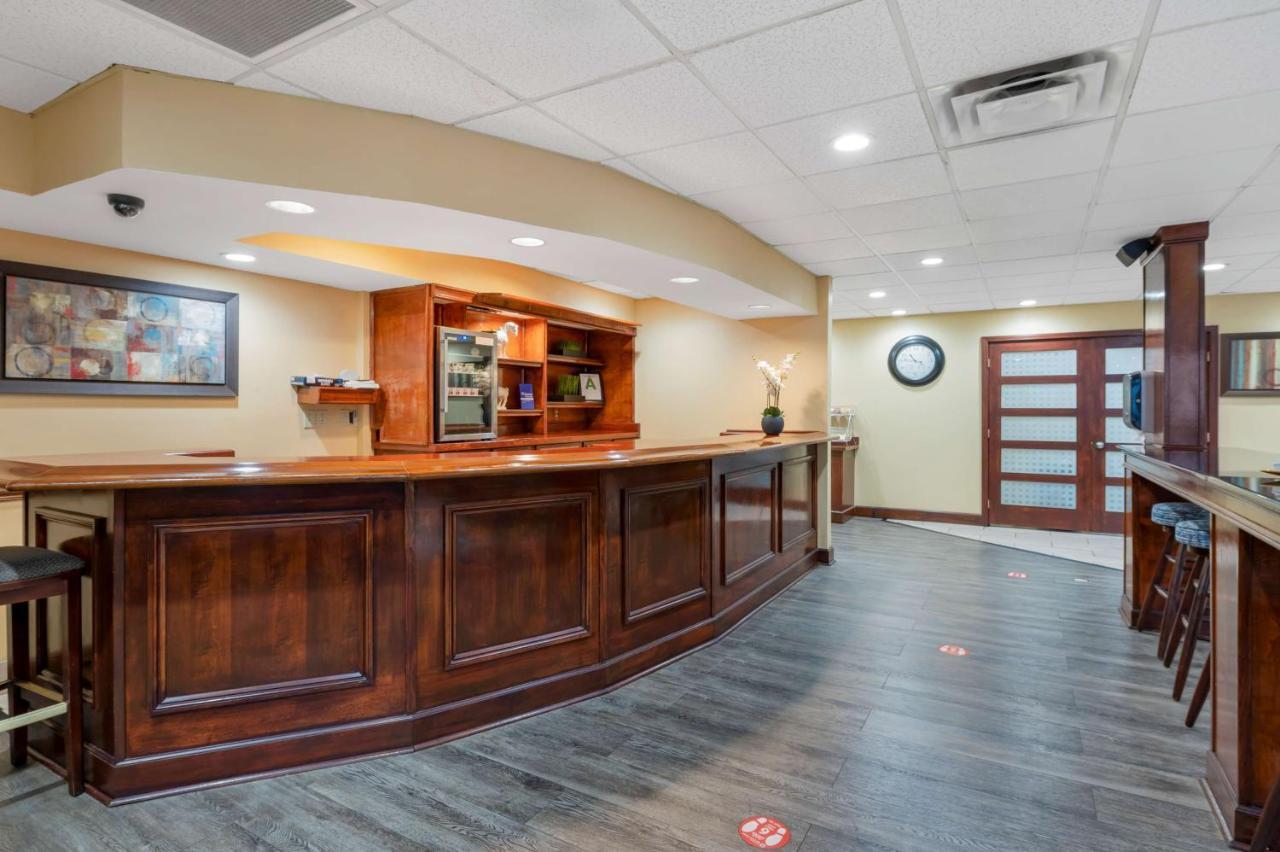 Best Western Louisville East Inn & Suites Exteriér fotografie