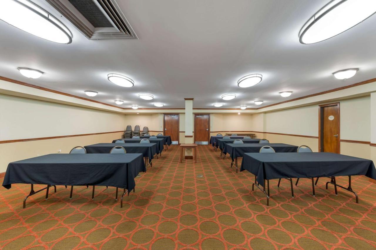 Best Western Louisville East Inn & Suites Exteriér fotografie