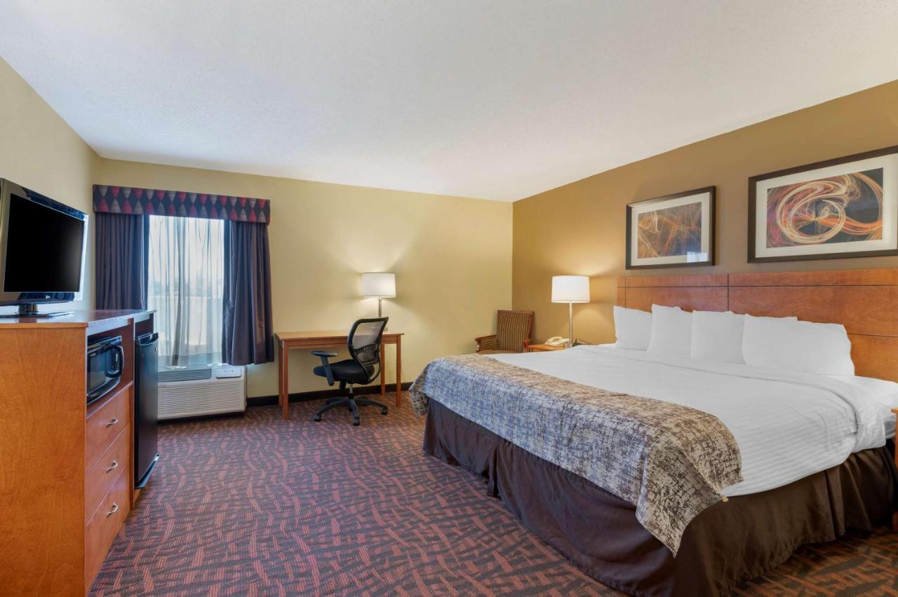 Best Western Louisville East Inn & Suites Exteriér fotografie