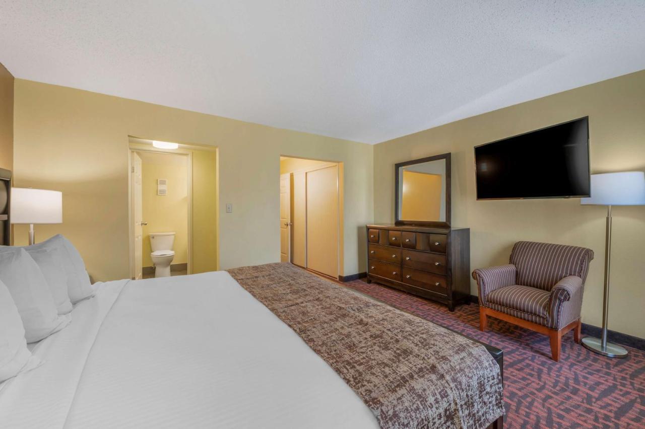 Best Western Louisville East Inn & Suites Exteriér fotografie