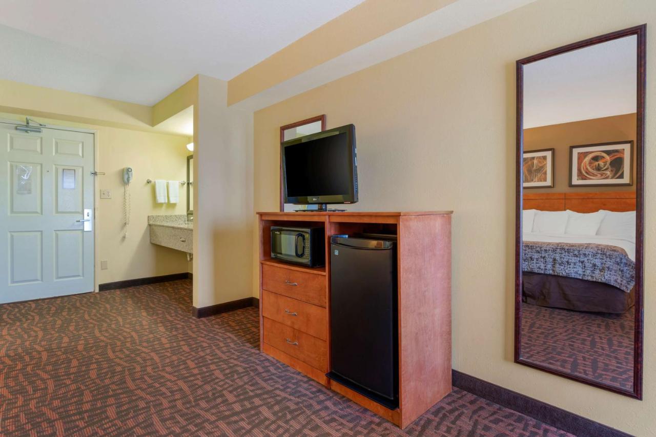 Best Western Louisville East Inn & Suites Exteriér fotografie