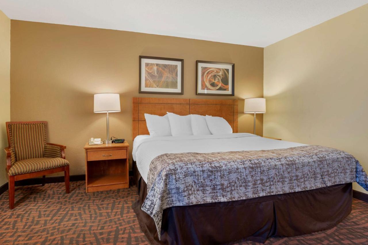 Best Western Louisville East Inn & Suites Exteriér fotografie