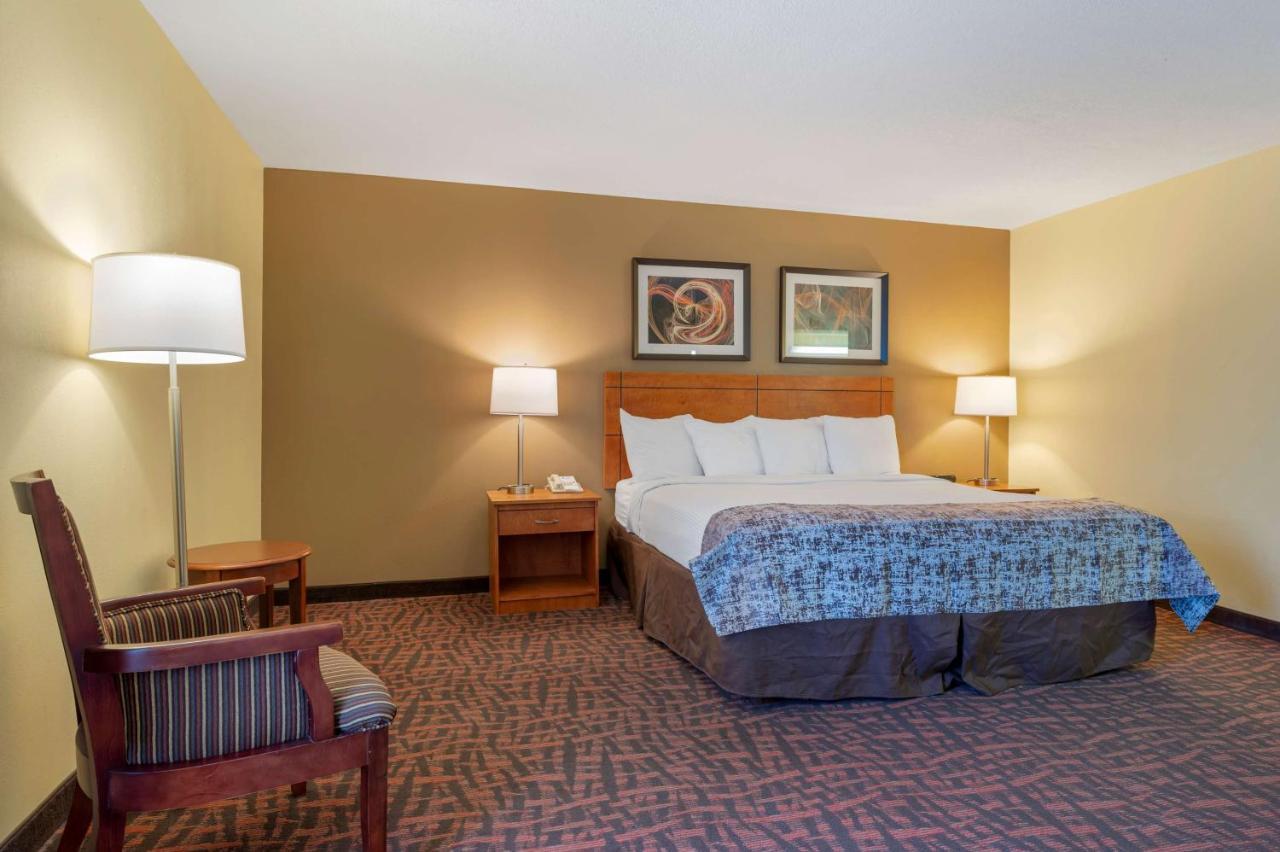 Best Western Louisville East Inn & Suites Exteriér fotografie