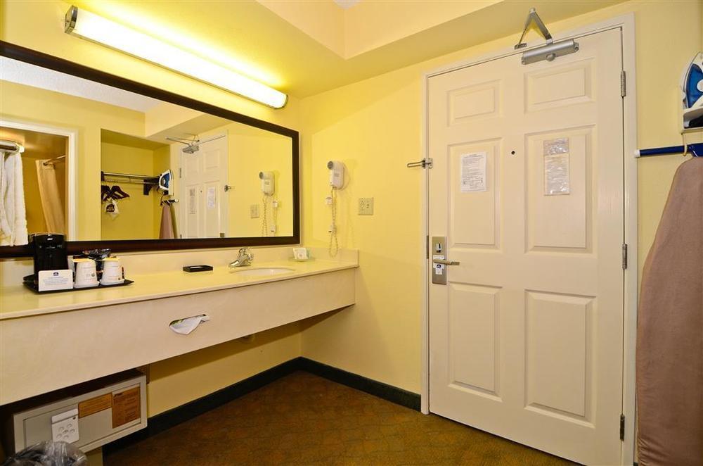 Best Western Louisville East Inn & Suites Pokoj fotografie