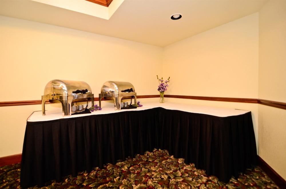 Best Western Louisville East Inn & Suites Exteriér fotografie