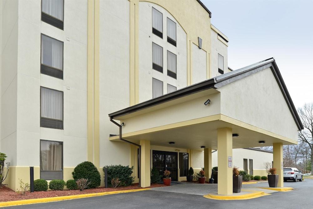 Best Western Louisville East Inn & Suites Exteriér fotografie