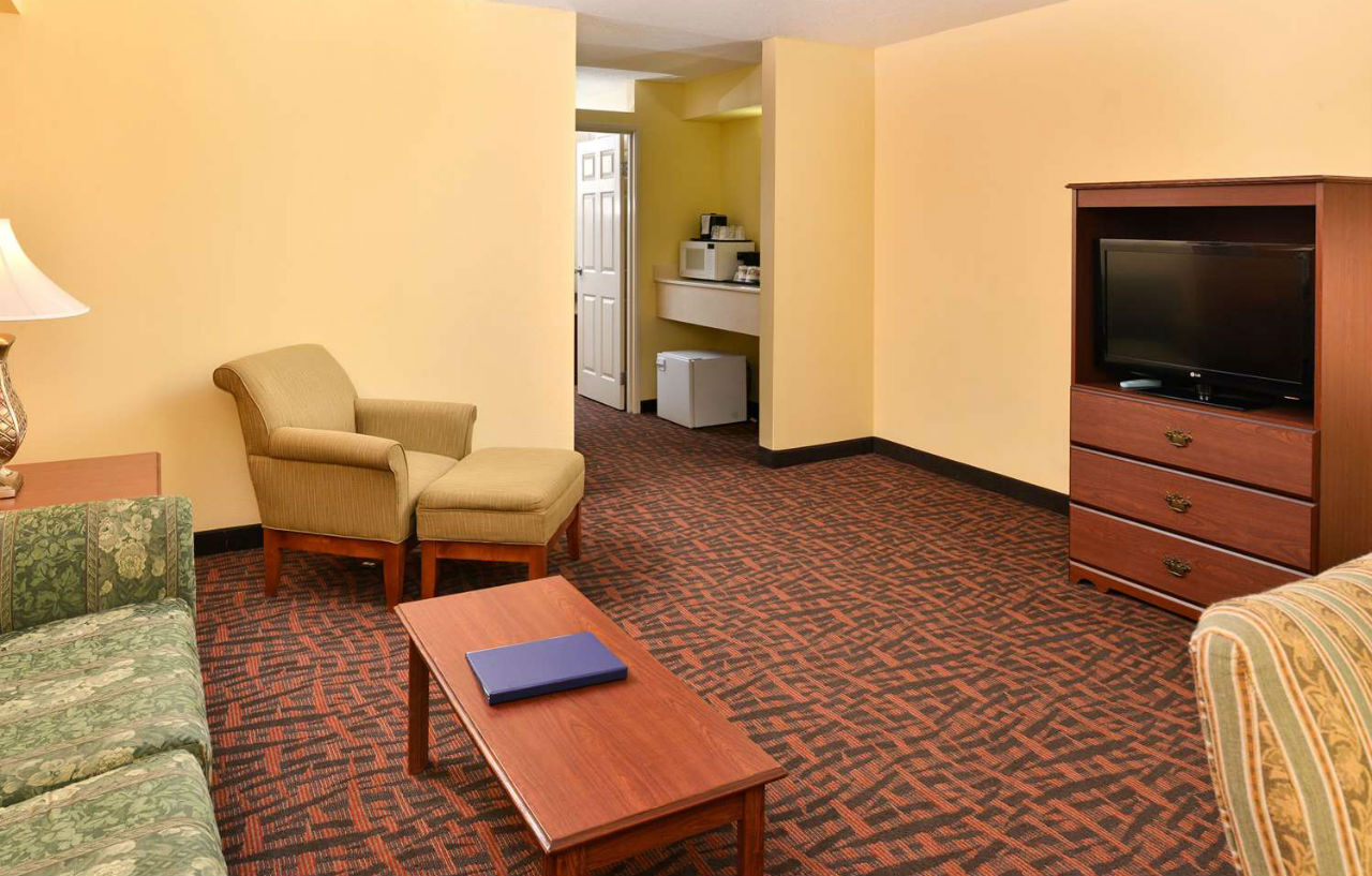 Best Western Louisville East Inn & Suites Exteriér fotografie