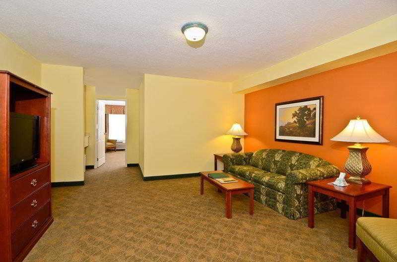 Best Western Louisville East Inn & Suites Exteriér fotografie
