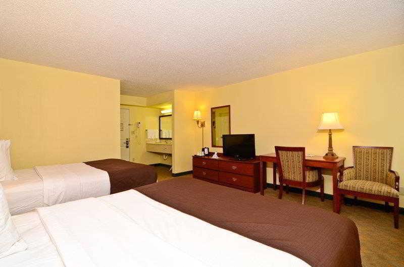 Best Western Louisville East Inn & Suites Exteriér fotografie